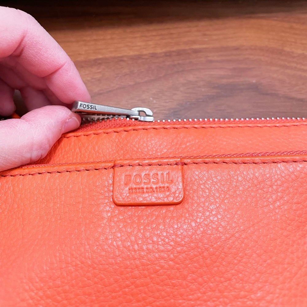 NWOT Fossil small crossbody purse, leather Coral color